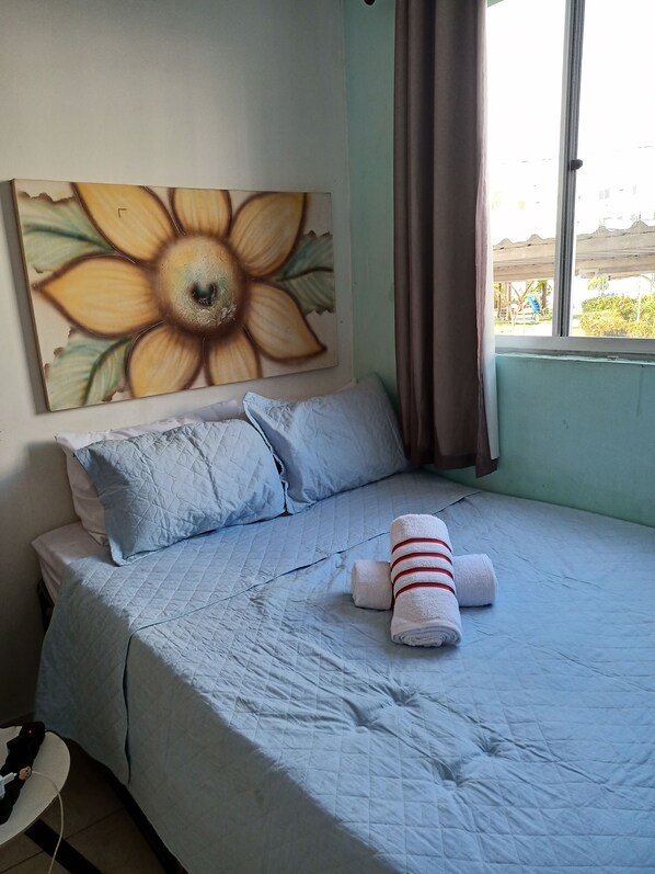 2 soverom, strykejern/-brett og sengetøy