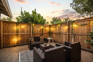 Terrace/patio - Chic Retreat:3BR/2BA Gem, near UC Davis Med Center (Sacramento)