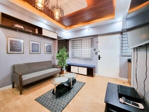 TV, books - Unit 2216 Torre de Manila (Ermita)