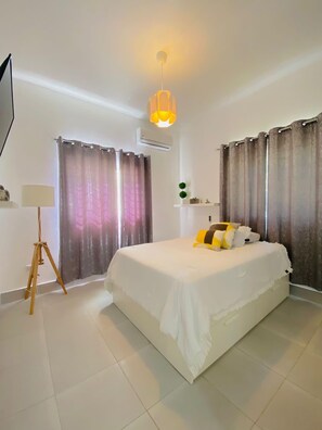 3 bedrooms, iron/ironing board, WiFi, bed sheets