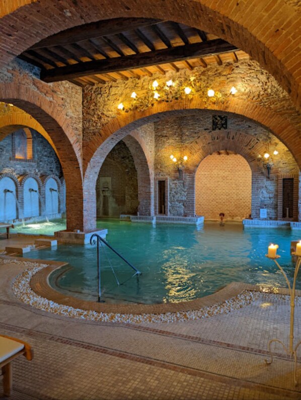 Outdoor pool - Late 19th century residence apartment with swimming pool and tennis court (Prata)