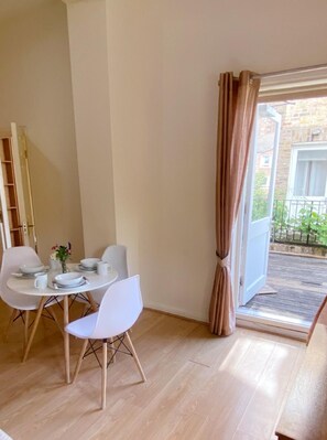 Apartment | Dining - London Chelsea, 3 People Apartment, Best Location (London)