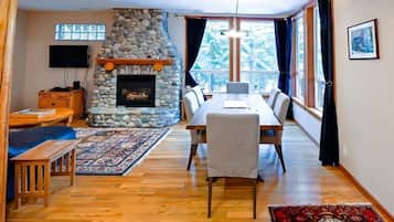 Polar Peak Chalet #20 | In-room dining