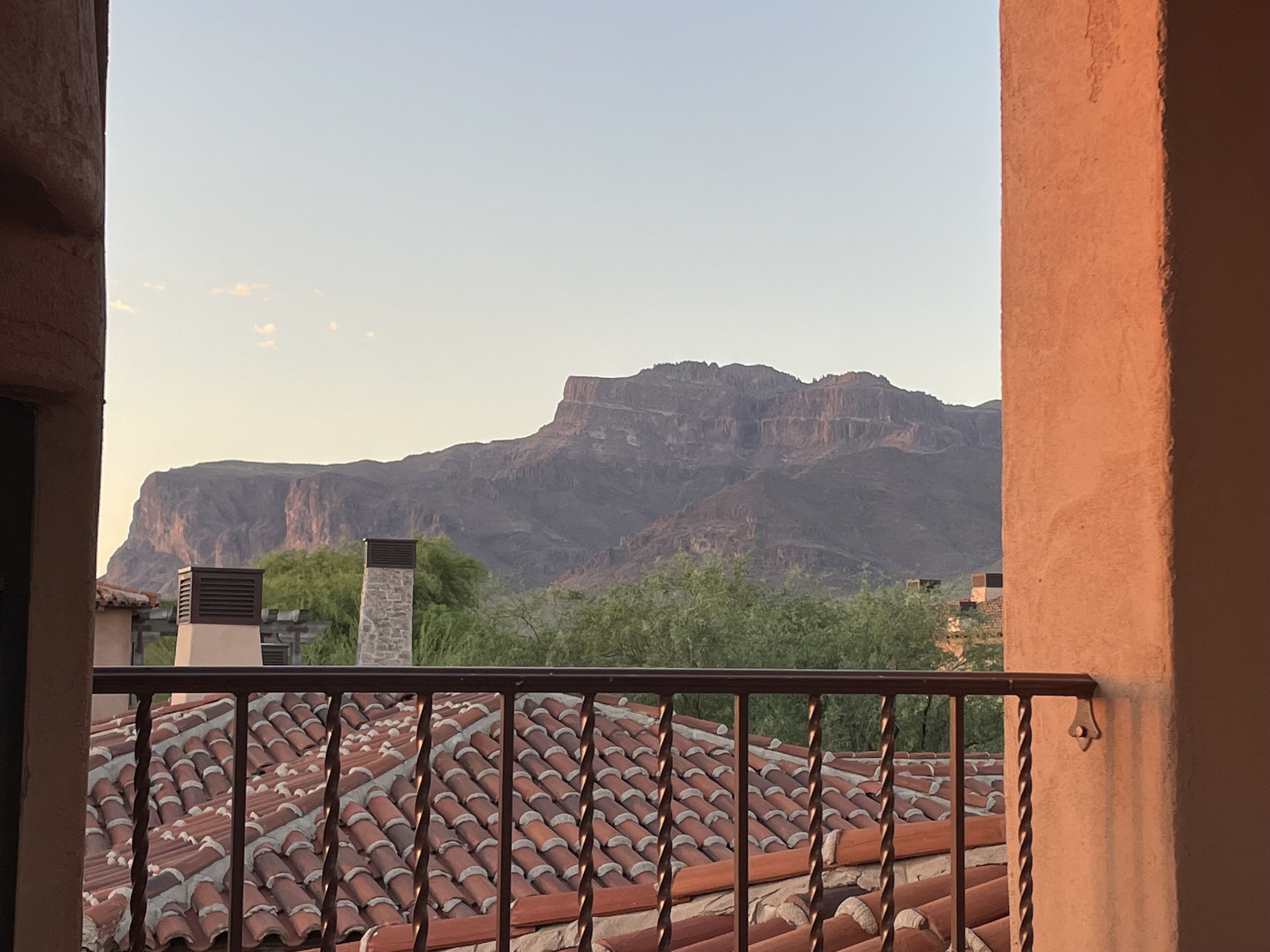 LUXURIOUS 4100+ sqft- 4 Bd 4.5 Bth Villa In Superstition Mountain Country Club