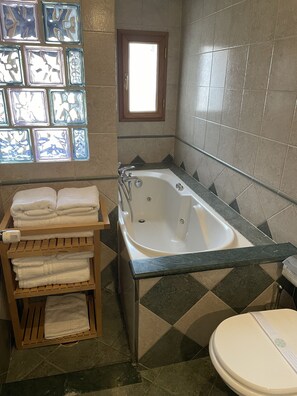 Jetted tub, eco-friendly toiletries, hair dryer, bidet - Sun's House (Roma)
