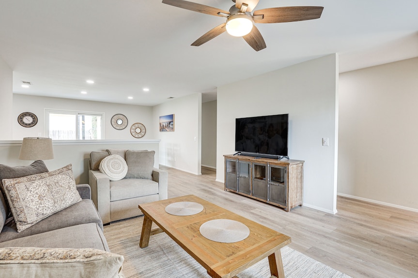 Spacious Oceanside Family Home W/ Fenced-in Yard - Fallbrook, CA