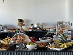 Daily buffet breakfast for a fee