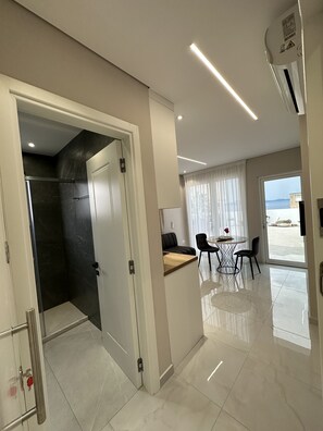 Honeymoon Suite, Partial Sea View | Private kitchen | Fridge, microwave, oven, stovetop