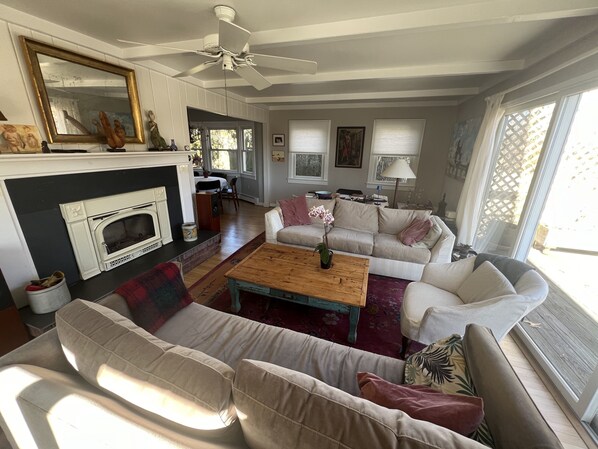 Fireplace - July-Oct: 3 bm charming Waterfront Artist Cottage for Rent In North Fork, NY
(Cutchogue)