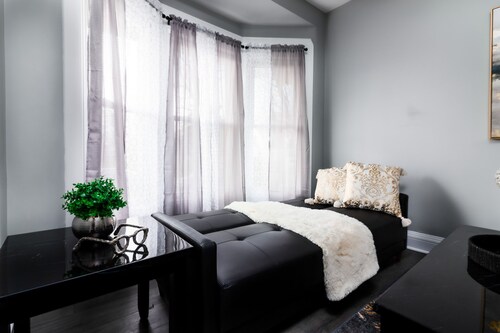 Cozy 1 bedroom Apartment Sleeps 4