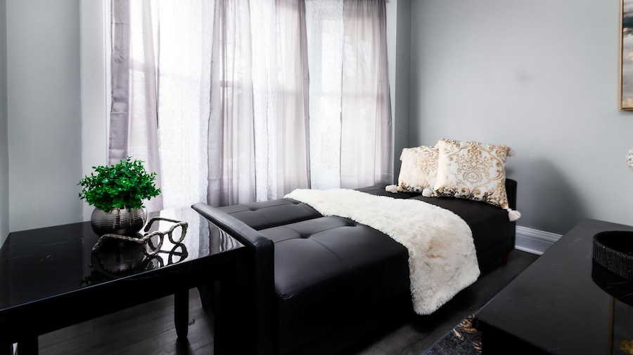 Cozy 1 bedroom Apartment Sleeps 4