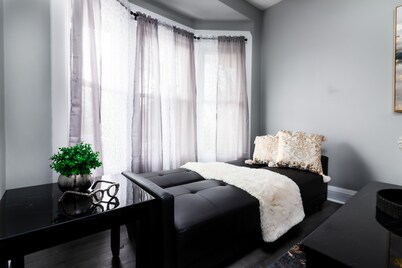 Cozy 1 bedroom Apartment Sleeps 4