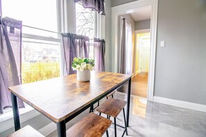 Deluxe Apartment | Private kitchen | Full-size fridge, microwave, oven, stovetop