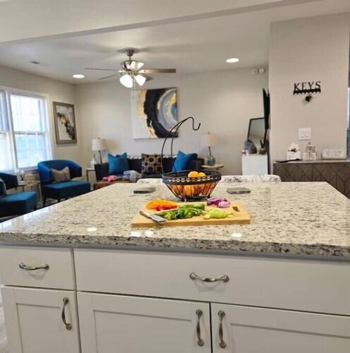 3bdr 2ba home Goose Creek - Close to Charleston Attractions with Large Yard