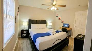 3 bedrooms, desk, iron/ironing board, WiFi