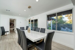Dining - Lux Villa|Tennis+Pickleball+Golf+Basketball+4Suite (Scottsdale)