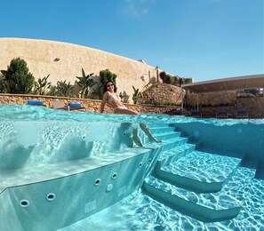 Seasonal outdoor pool - Villaggio Mare Suites (Chania)