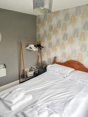 2 bedrooms, iron/ironing board, WiFi, bed sheets