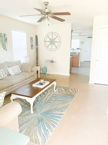 Bay View, Fishing, Watersports, Tropical Yard, Central Location!