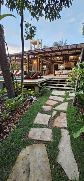 Entrada al alojamiento