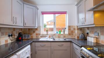 Rumah | Dapur pribadi | Lemari es, microwave, oven, dan kompor