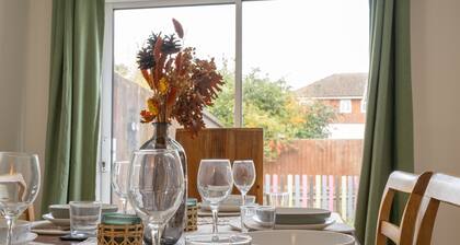 Spacious 4-br Cambridge House, Free Parking