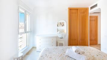 2 chambres, bureau, fer et planche Ă repasser, Wi-Fi gratuit
