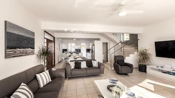 Télévision, cheminée