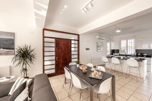 Interior - Faros Beachfront Villa Larnaca (Larnaca)