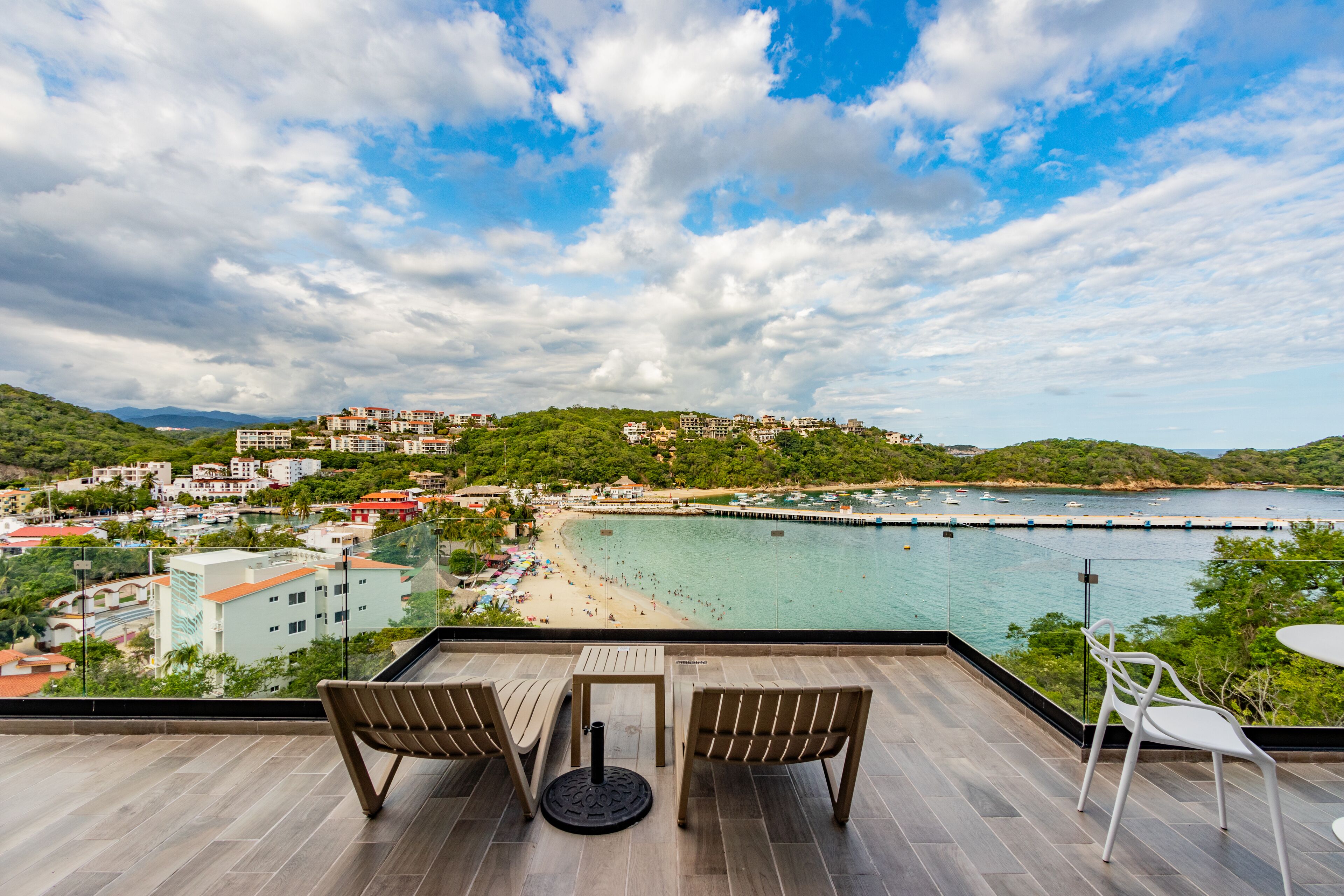 Junior Plus | Beach/ocean view