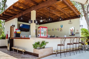 Bar junto a la alberca