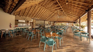 2 restaurants; breakfast, lunch, and dinner served
