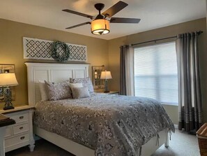 2 bedrooms, iron/ironing board, travel crib, WiFi - Cozy Cuddles (Pigeon Forge)
