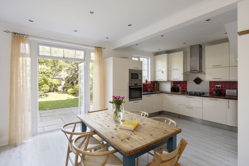 Charming 4-bed House in South East London
