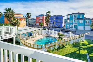 Outdoor pool - Holiday Beach House by Avantstay Pool + Beach (Port Aransas)