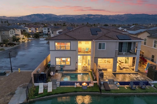 Sunburst by Avantstay Lakefront + Mountain Views