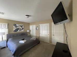 2 habitaciones, tabla de planchar con plancha, cuna de viaje y wifi