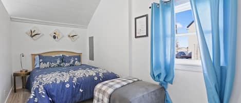 2 habitaciones, tabla de planchar con plancha, cuna de viaje y wifi