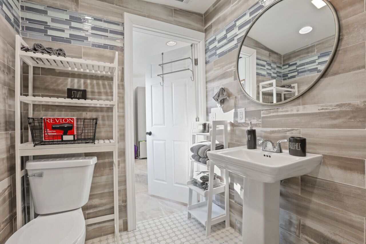 Hair dryer, towels