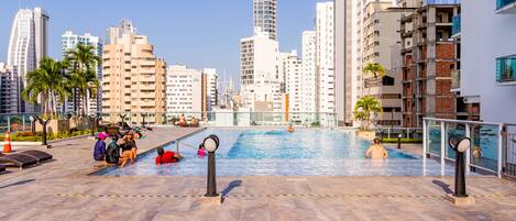 حمّام سباحة خارجي