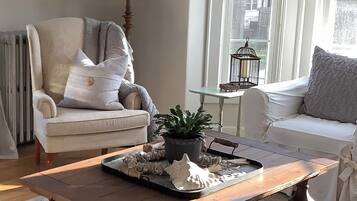 Smart TV, reproductor de DVD, libros y videoteca