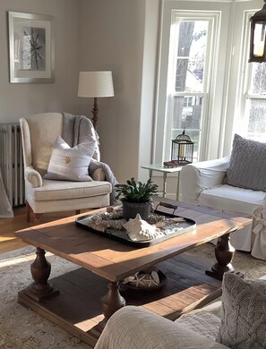 Smart TV, DVD player, books, video library - Circa 1850 Federal - 3 Bedroom 2 Bath Home In The Heart of Bath, Maine.  (Bath)