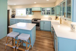 冷蔵庫、電子レンジ、オーブン、食器洗い機