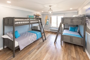 4 bedrooms, free WiFi, bed sheets - Sea Beauty- MUST SEE 4 BD/ 3 BATH POOL! BCH ACCESS! (Virginia Beach)
