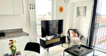 1B Steps to Uni & Stadium - Wi-fi, Brekie, Netfilx