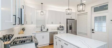 Frigorífic, microones, forn i placa de cuina