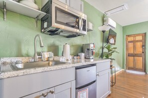 Fridge, microwave, cookware/dishes/utensils, cleaning supplies - Quest Rest - 1 (Colorado Springs)