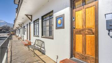 Pintu masuk properti