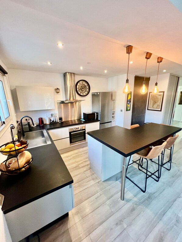 Private kitchen - Villa Mia - Proche Centre Ville et Plages, Idéale Familles (Toulon)