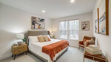 4 bedrooms, desk, iron/ironing board, travel crib